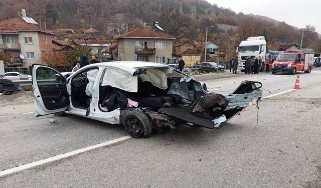 Bilecik’te araçlar çarpıştı, anne ve kızı hayatını kaybetti