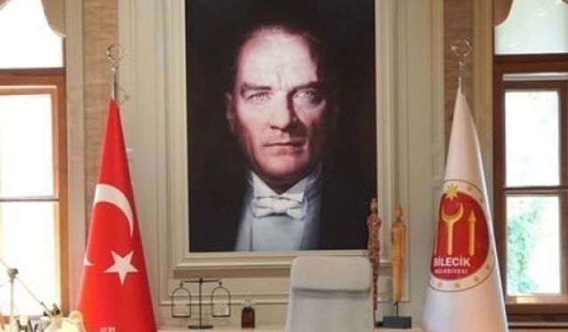 CHP’li başkanın Bilecik’te durmadığını iddia ederek boş koltuklu makam odasının fotoğrafını paylaştı