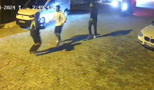 Otomobille çarptılar sonra darp ettiler: Talihsiz kurye kamera kayıtlarıyla hakkını arıyor