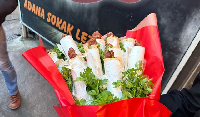 Sevgilisine çiçek yerine kebap buketi yaptırdı
