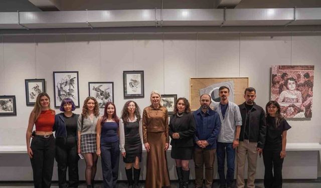 Bilecik’te ‘Yüzey Gerilimi’ adlı karma sergiye büyük ilgi