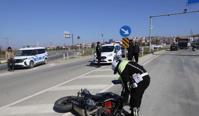 Keşan’da otomobil ile çarpışan motosikletin sürücüsü ağır yaralandı