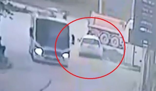 Bursa'da otomobil önce yayaya sonra araçlara çarptı