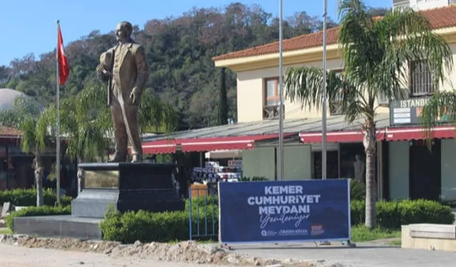 Antalya Kemer Cumhuriyet Meydanı turizm sezonuna hazırlanıyor