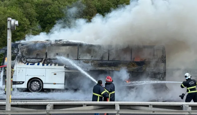 Düzce'de otobüs yandı
