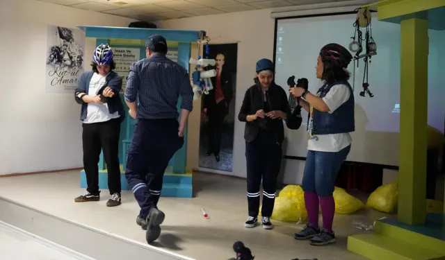 Kocaeli'de 'Sürdür Abi' hem eğlendiriyor, hem öğretiyor