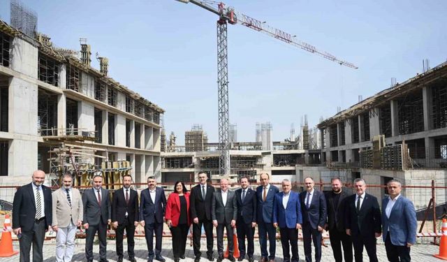 Ak Parti İl Başkanı Davut Gürkan ve 6 milletvekilinden BTÜ çıkarması