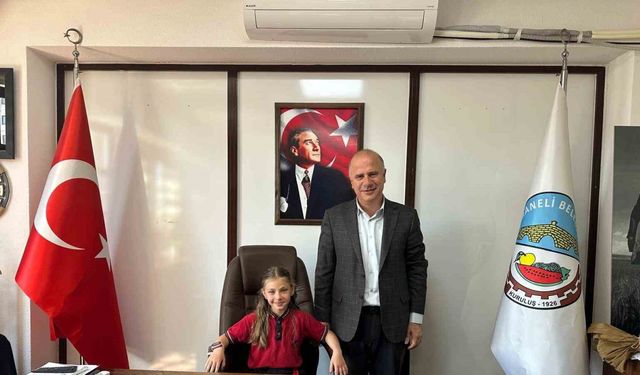Balaban İlkokulu Öğrencisi Aysima Uğurlu, başkanlık koltuğuna oturdu