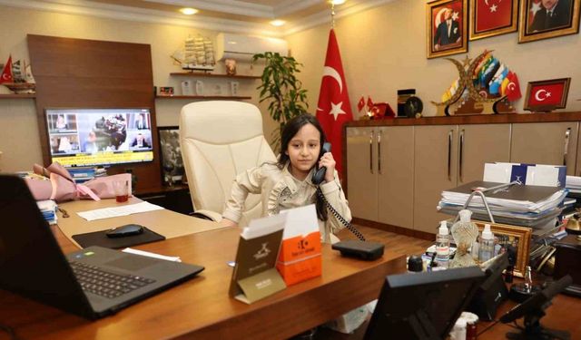 Başkan Bıyık koltuğunu minik İpek’e bıraktı