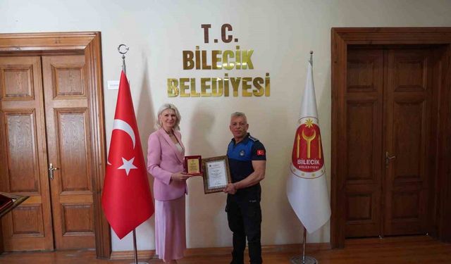 Bilecik’te başarılı operasyona imza atan zabıtalara teşekkür plaketi verildi