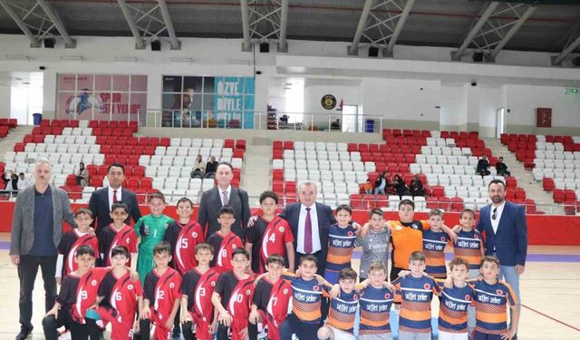 Bozüyük’te 23 Nisan Futsal Turnuvası yarı final heyecanı