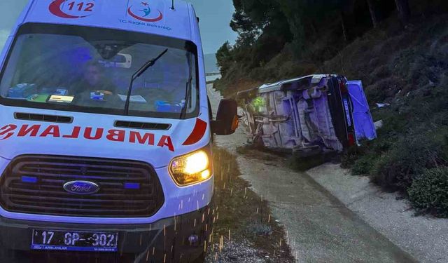 Çanakkale’de otomobil yan yattı: 6 yaralı