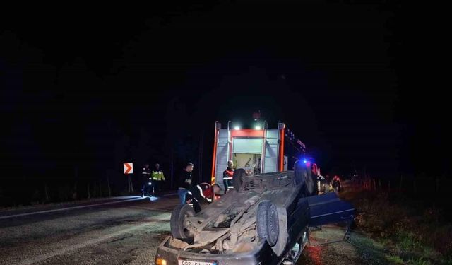 Farları kapalı olan otomobile arkadan çarptı: 5 kişi yaralandı