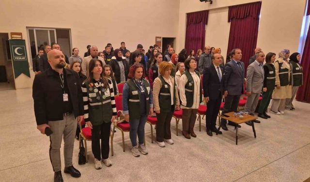 Gençlere kritik uyarı: "Herkesin elinde telefon var"