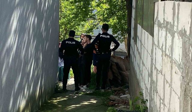Pencere kenarında yoğurt yiyen çocuk 3 kattan düşerek ağır yaralandı