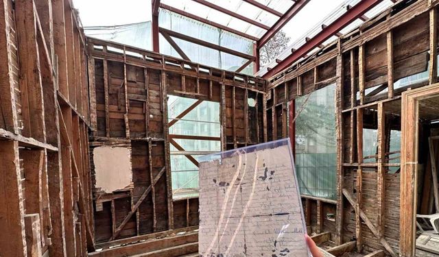 Pendik’te müze  restorasyonu sırasında duvardan aşk mektubu çıktı