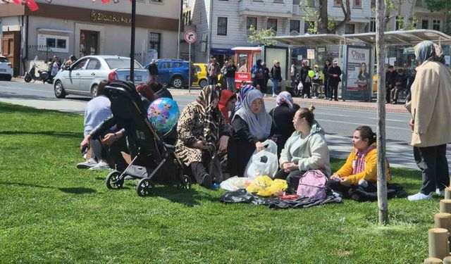 Tekirdağ diken üstünde: Vatandaşlar parklara akın etti
