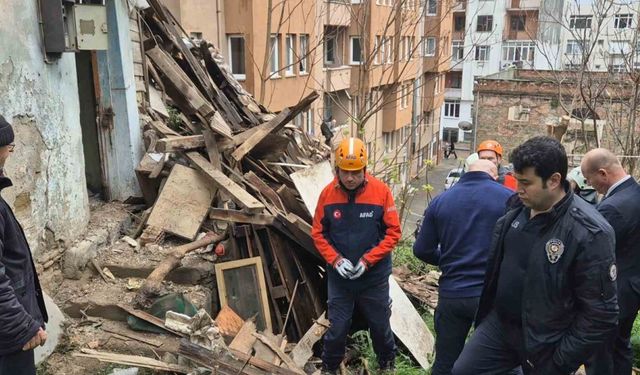 Tekirdağ’da 2 katlı bina çöktü
