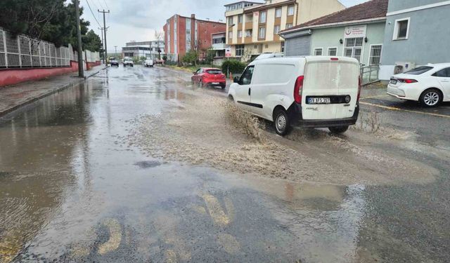 Tekirdağ’da sağanak yağış etkili oldu, sokaklar suyla doldu