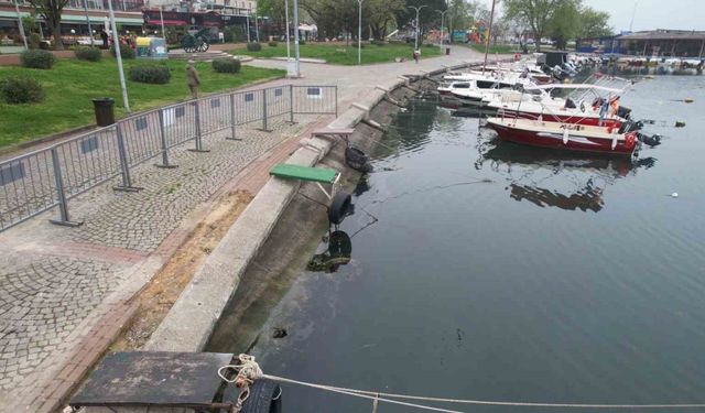 Yalova’da çöken balıkçı barınağı risk taşıyor