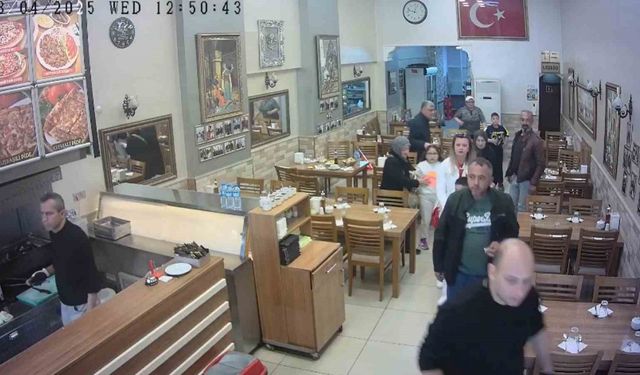 Yalova’da depremde restoranda yaşanan panik kamerada