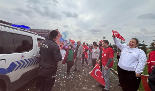 Bursa'da polis ekiplerine meşaleli sürpriz