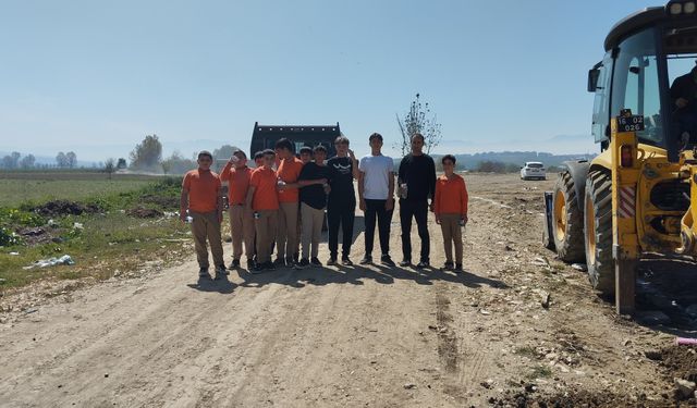 Hamzabeyli öğrenciler fidan dikti