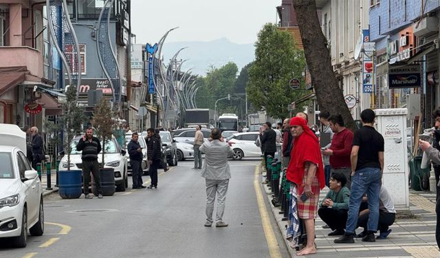 Depreme hamamda yakalandı, sokağa peştamalla çıktı