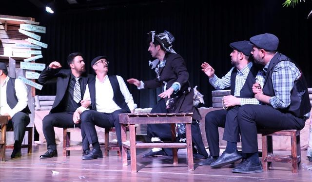 İnegöl Şehir Tiyatrosu’ndan Görkemli Gala