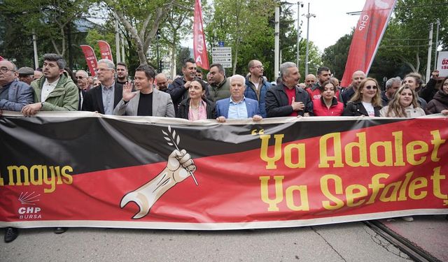 Bursa'da 1 Mayıs'ı işçiler halaylarla kutladı