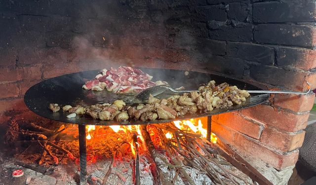 Bursa'da 400 yıldır devam eden gelenek! Yemek için akın akın geliyorlar...