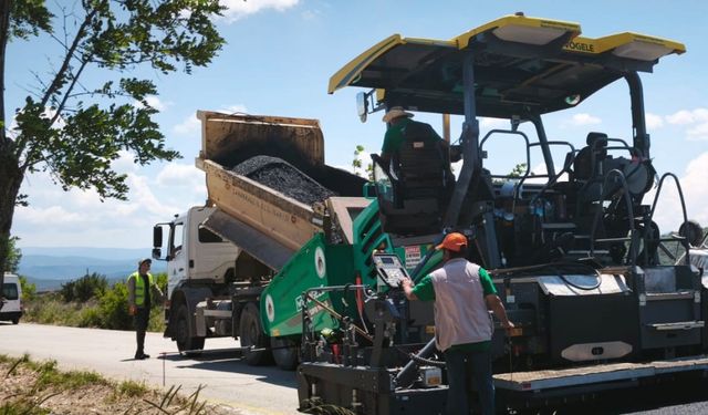 Çanakkale’de köy yollarında asfalt çalışmaları devam ediyor