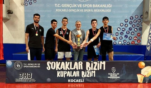 Çayırova’nın genç basketbolcuları il şampiyonu oldu