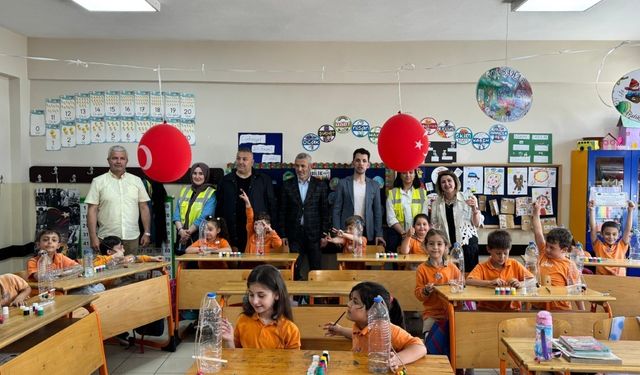 Kartepeli minikler ambalaj atıklarını biriktirdi