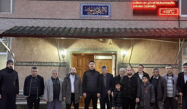 Kaymakam Kahraman, sabah namazında vatandaşlarla buluştu