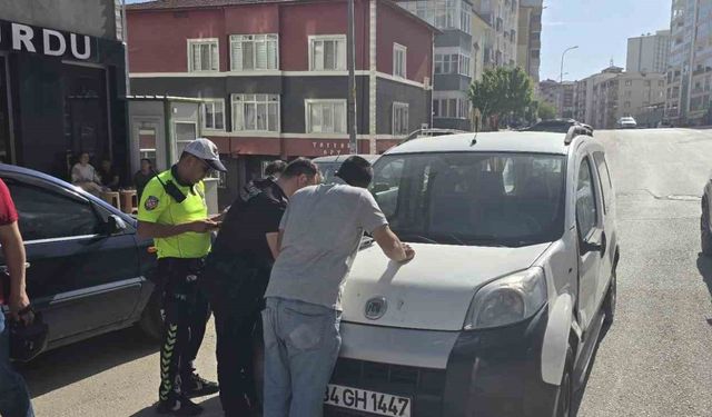 Park etmek istersen motosiklete çarptı: 1 kişi yaralandı