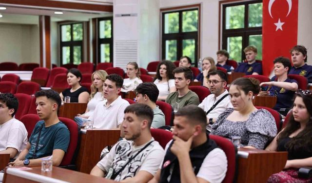 Sakarya Büyükşehir’in ‘dirençli şehir’ hedefi farklı renklerden gencin ilgi odağı oldu