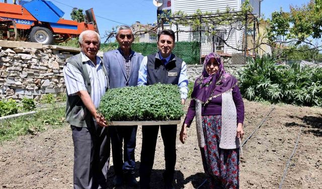 Vali Aygöl yarım asırlık evli Tekin ailesine misafir oldu