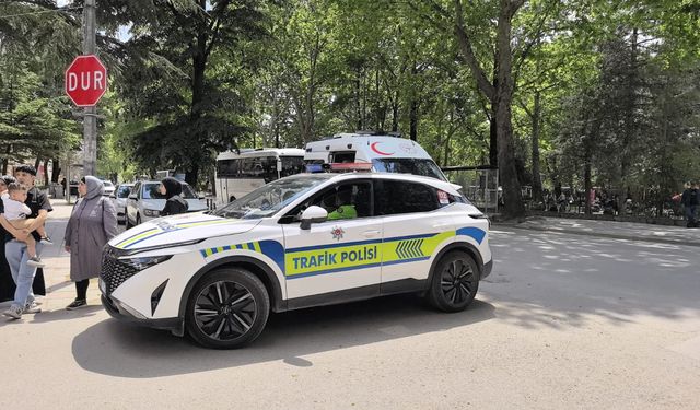 İnegöl'de yürürken bıçaklandı
