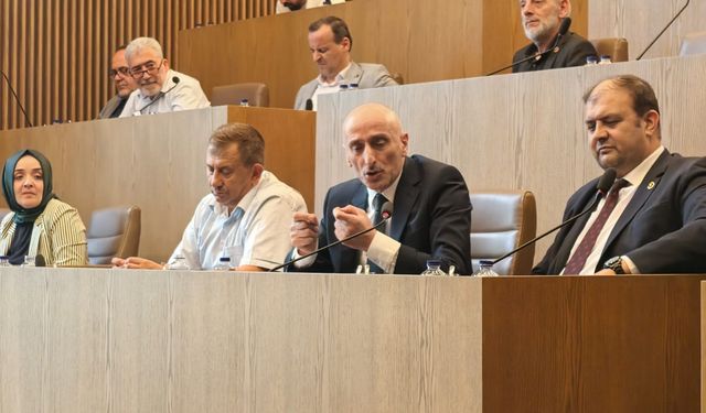 İnegöl meclisinde gergin anlar kamerada   "Gemi arayan korsanlar gibi.."