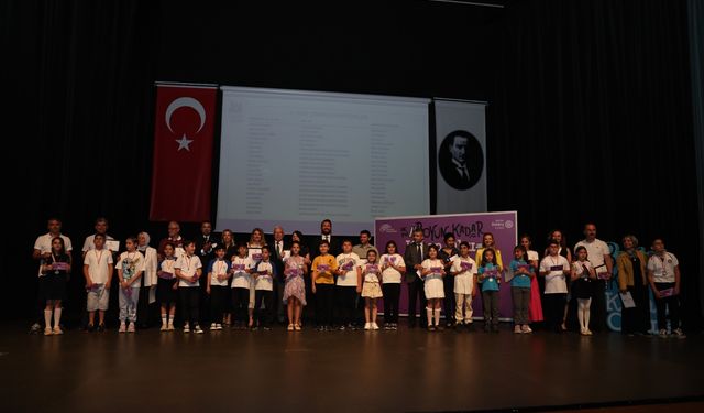 Boyları kadar kitap okudular, ödülleri kaptılar