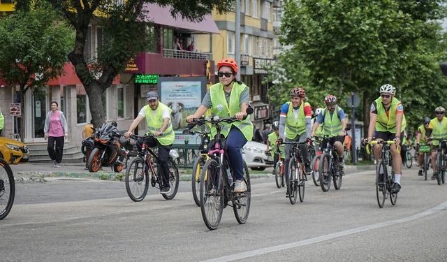 Bursa'da bisikletliler, farkındalık için pedal çevirdi