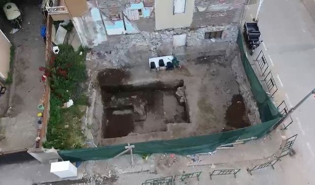 Arkeologlar İznik'te ortaya çıkan dev mozaiğin motiflerini araştırıyor