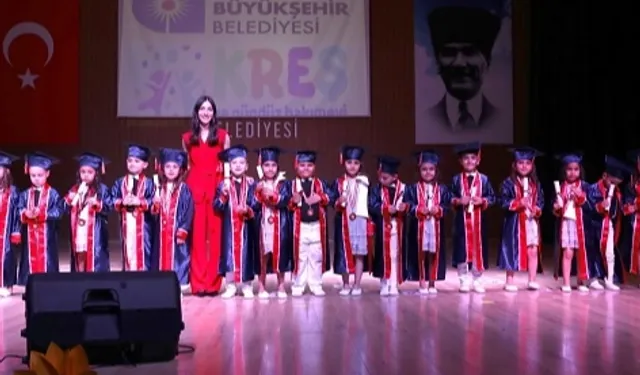 Antalya'da Kumlucalı miniklerden mezuniyet kutlaması