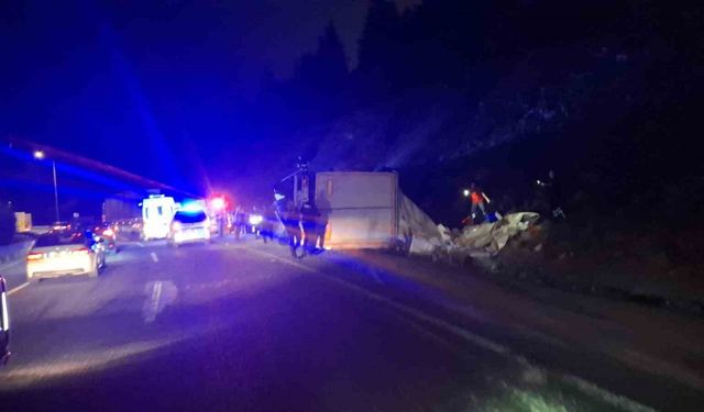 Bozüyük’te çekici devrildi: 1 ölü, 1 yaralı