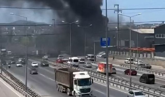 Döküm fabrikasında yangın: Gökyüzü siyah dumanla kaplandı
