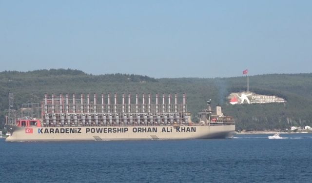 Dünyanın en büyük enerji gemisi Çanakkale Boğazı’ndan geçti
