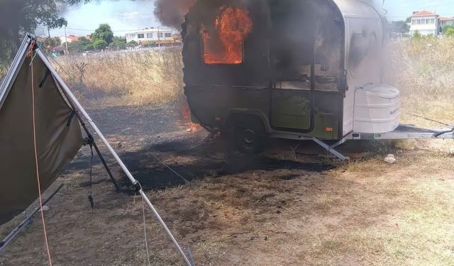 Enez’de park halindeki karavanda yangın çıktı