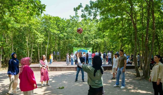 Esenyurt Belediyesi’nden sınav öncesi öğrencilere moral pikniği