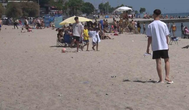 Küçükçekmece’de bayramın 2’nci gününde vatandaşlar sahile akın etti